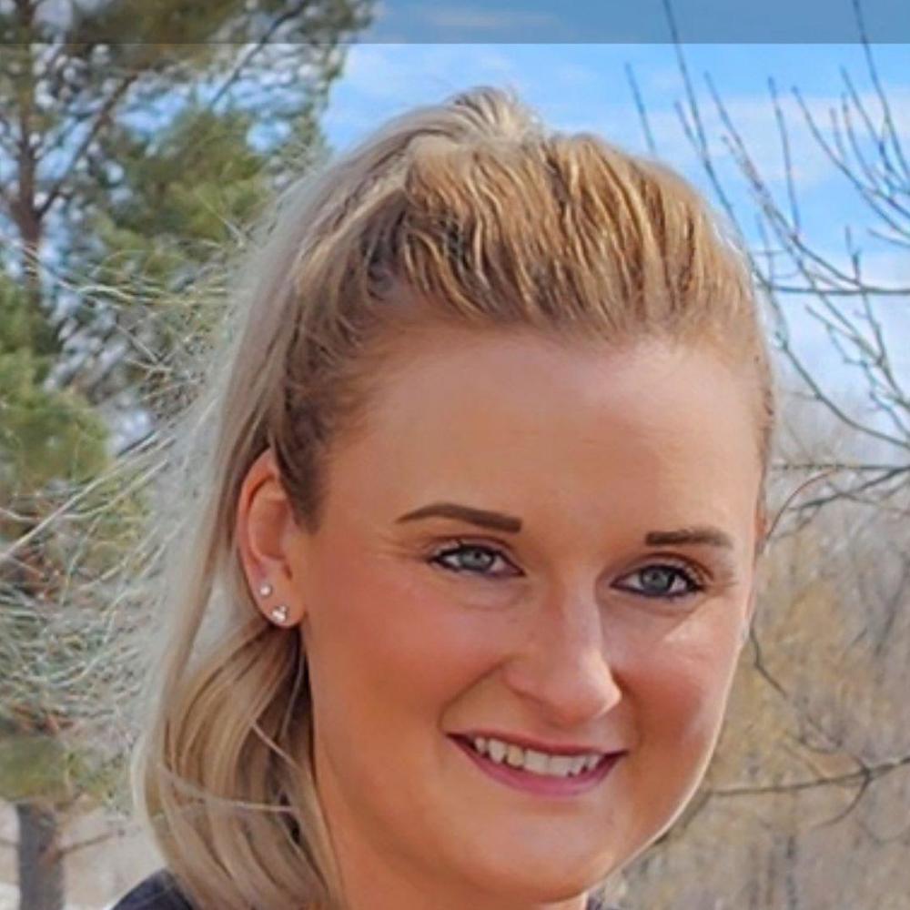 Meet your Posher, Holly